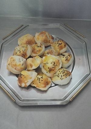 Una foto de Sambusak (empanadas de queso)
