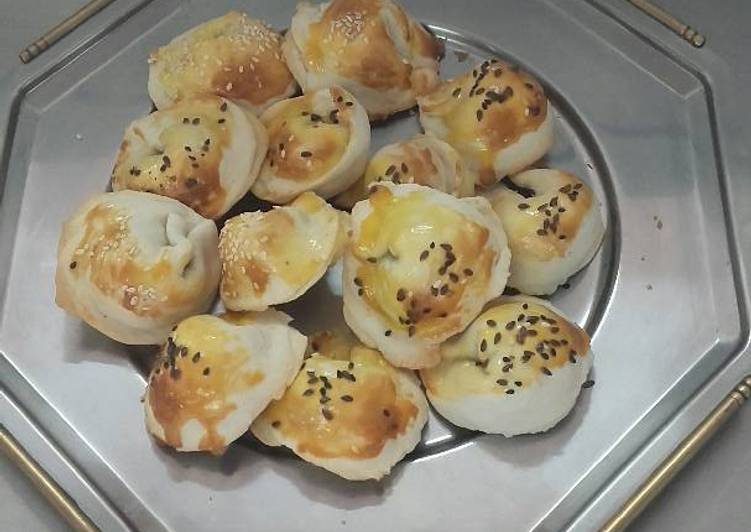 Sambusak (empanadas de queso)