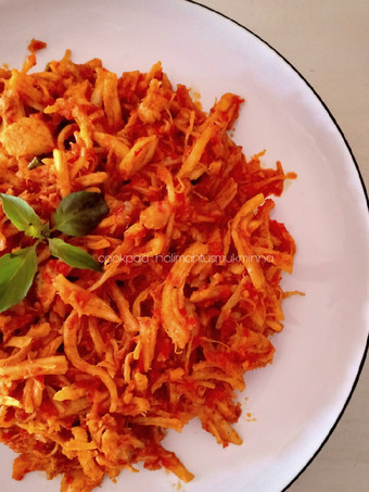 Cara Gampang Menyiapkan Ayam Suwir Rica-Rica Rumahan