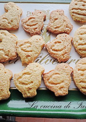 Foto di Biscotti pasquali alle mandorle con frolla all'olio