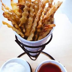A picture of Crinkle Fries.
