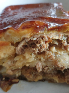 Una foto de Pastel de repollo con carne y patata
