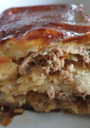 Una foto de Pastel de repollo con carne y patata