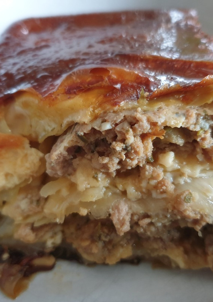 Una foto de Pastel de repollo con carne y patata