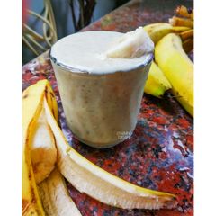 A picture of Healthy banana smoothie.