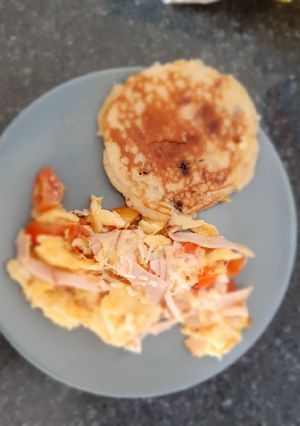 Una foto de Tortilla con tomate gratinada