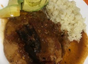 Una foto de Carne de puerco a la albañil