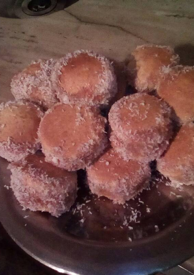 Una foto de Alfajorcitos de maicena y coco rallado
