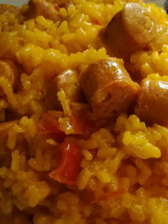 Una foto de Arroz con salchichas frescas de cerdo