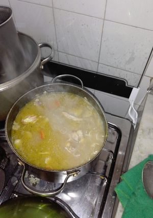 Una foto de Guisado de pollo y vegetales