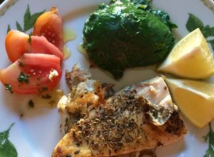 Una foto de Corvina blanca con acelga blanqueada