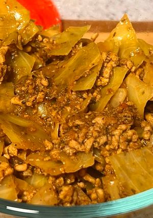 A picture of Cabbage and ground meat.