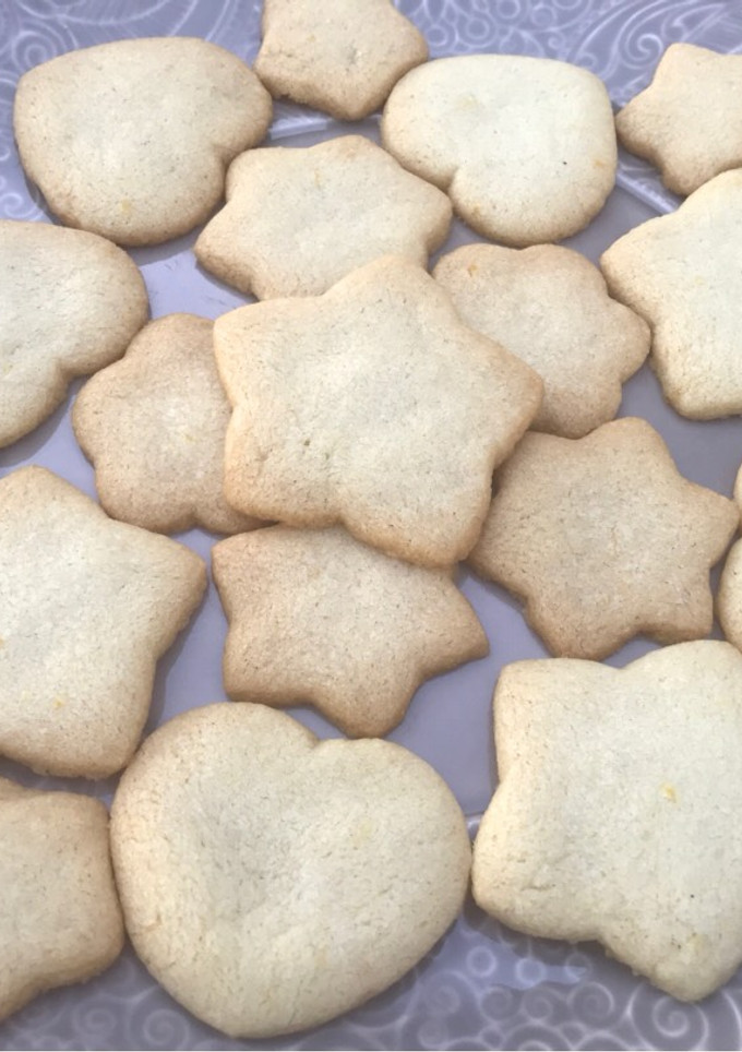 Una foto de Galletas de mantequilla al aroma de cítricos 🍊 🍋