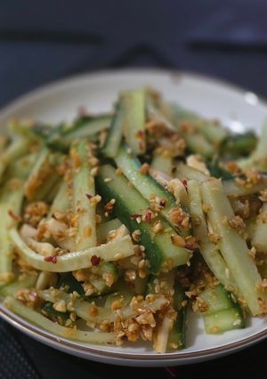 A picture of Asian cucumber salad.