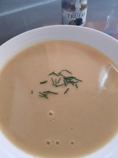 Una foto de Crema de coliflor y trufa Thermomix