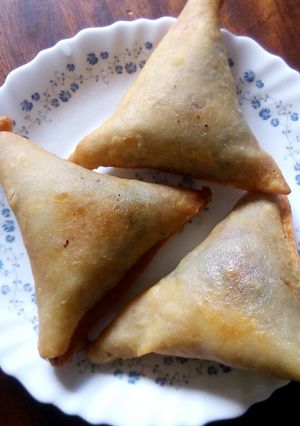 A picture of Mince meat samosa.