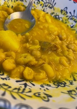 Una foto de Potaje de garbanzos y habichuelas (olla rápida)