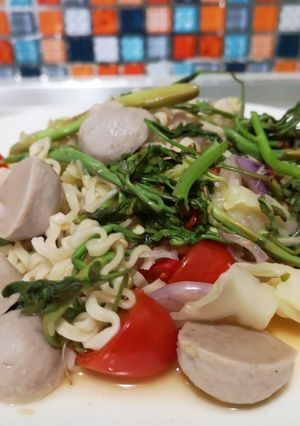รูปของ ยำบะหมี่กึ่งผักกระเฉด