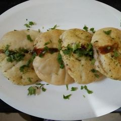 A picture of Stuffed kulcha.
