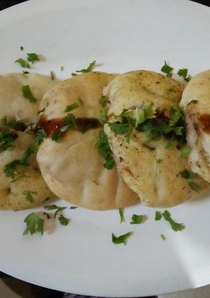 A picture of Stuffed kulcha.