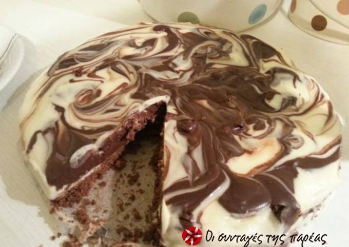 κύρια φωτογραφία συνταγής Εύκολη τούρτα της Κατερίνας με 2 σοκολάτες