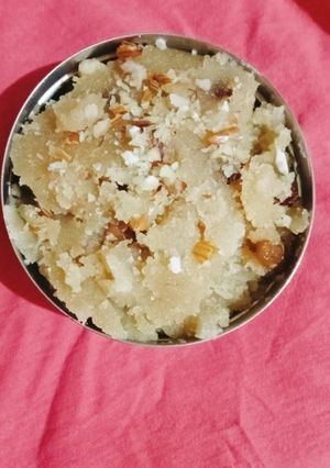 सूजी का हलवा(suji ka halwa recipe in hindi) रेसिपी मुख्य फोटो