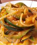 Espaguetis🍝 de calabacín🥒🌶 en salsa🍝de tomate🍅🤔