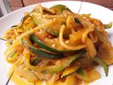 Espaguetis🍝 de calabacín🥒🌶 en salsa🍝de tomate🍅🤔
