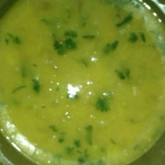 A picture of Green moong and chana dal.