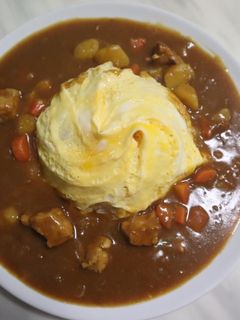 รูปของ แกงกะหรี่ญี่ปุ่นล้อม_ไข่เธอน์น่า(Curry omelette)