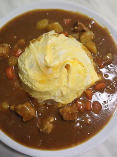 รูปของ แกงกะหรี่ญี่ปุ่นล้อม_ไข่เธอน์น่า(Curry omelette)