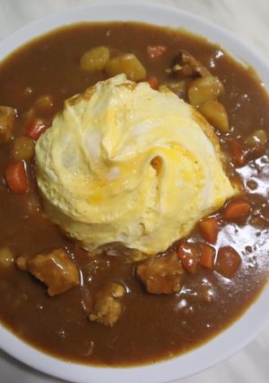 รูปของ แกงกะหรี่ญี่ปุ่นล้อม_ไข่เธอน์น่า(Curry omelette)