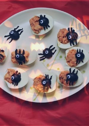 Una foto de Huevos rellenos de Halloween