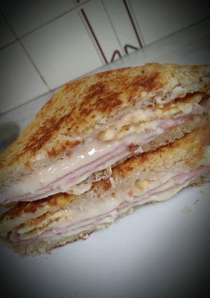Una foto de Sándwich Croque Monsieur