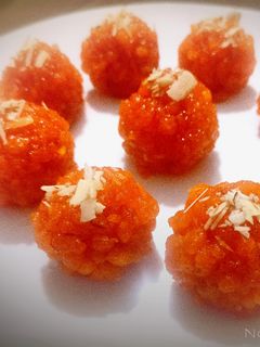 બુંદી ના લાડુ (Boondi Ladoo Recipe In Gujarati) રેસીપી મુખ્ય ફોટો