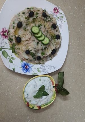 صورة لوصفة متبل بطاطا وسلطه لبن بالخيار