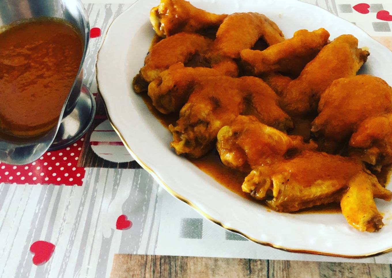 Alitas de pollo en salsa jardinera pasada por colador chino
