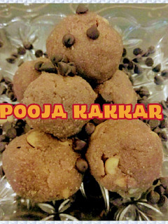 चॉकलेट सूजी लड्डू (chocolate suji ladoo recipe in hindi) रेसिपी मुख्य फोटो