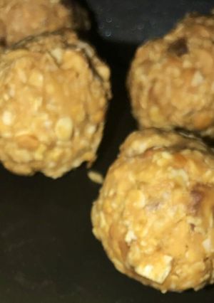صورة لوصفة كرات الشوفان بالتمر