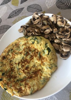Una foto de Tortilla calabacín y cebolla
