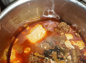 Gambar Beef Kimchi Sundubu Jjigae (Spicy Soft Tofu Stew with Beef and Kimchi)