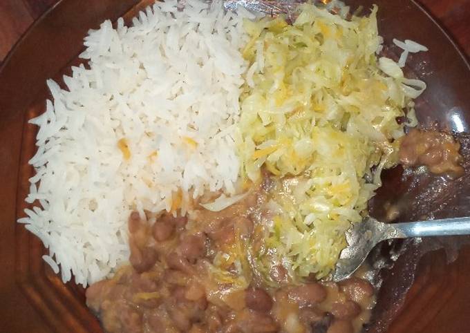 Stewed beans served with rice and cabbage