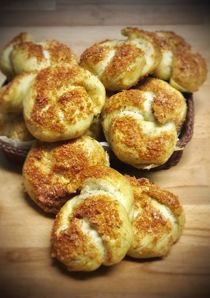 Una foto de Brezels de cebolla (en Thermomix)