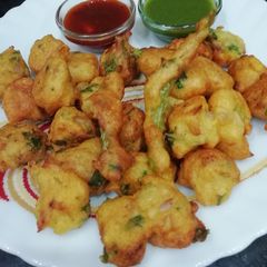A picture of Moong & Urad dal Pakodi.