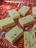 Turroncitos de chocolate blanco con frutos secos y fruta escarchada