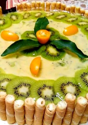 O poză a rețetei Tort cu crema de vanilie și kiwi.