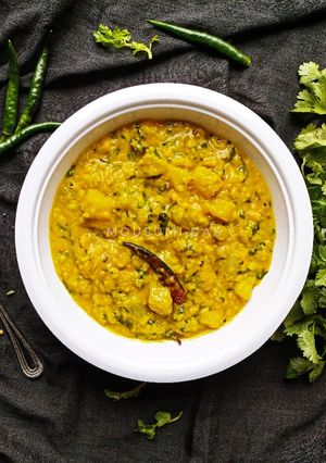 মূলো দিয়ে মুগের ডাল (Skinless Splits Green Gram with Radish) রেসিপির প্রধান ছবি