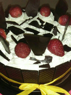 Foto resep Black fores panggang/cake ultah