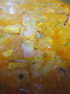 A picture of Matar paneer.
