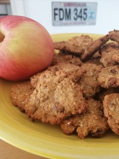Una foto de Cookies de manzana, pasas, jengibre y avena